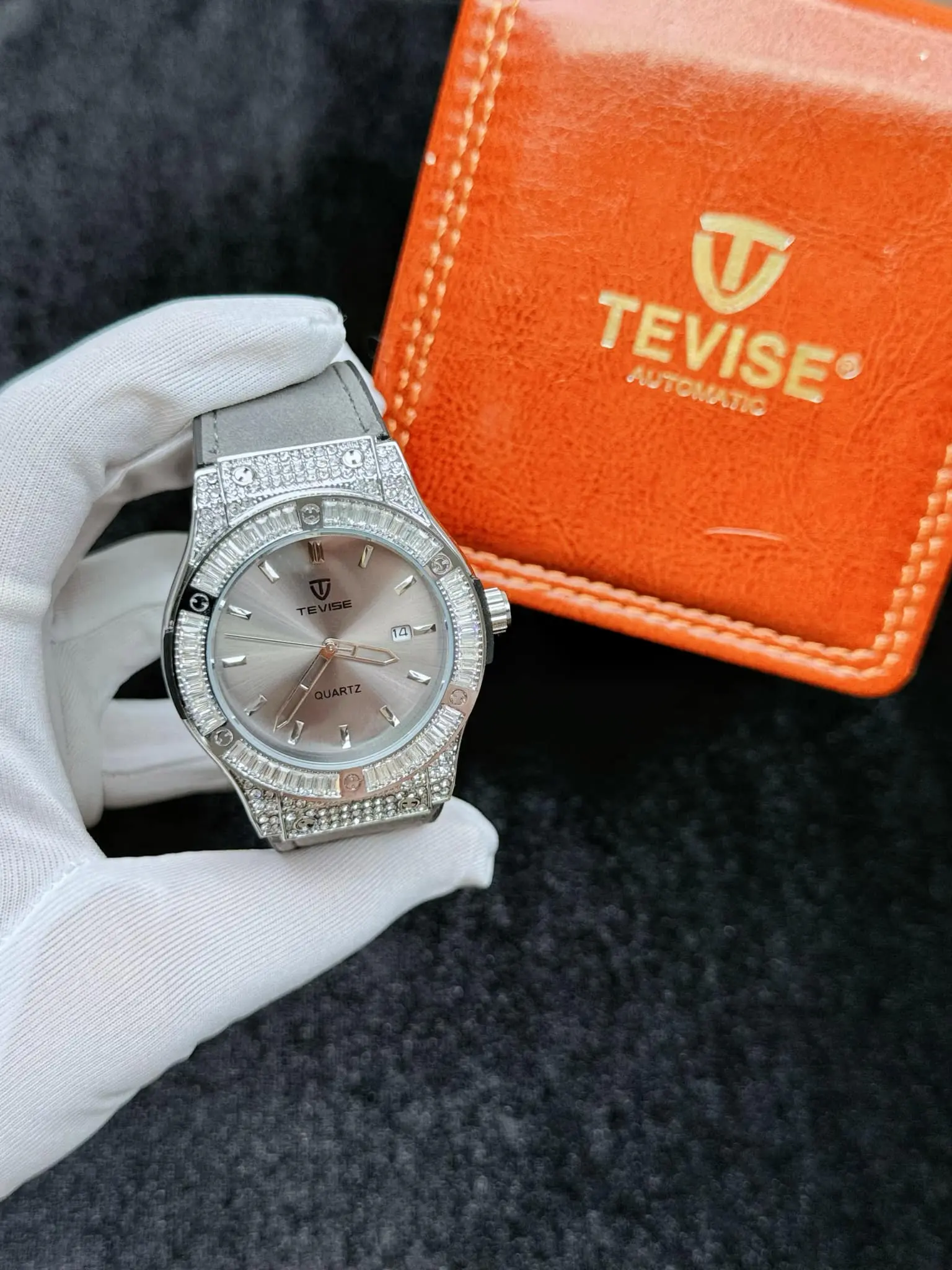 (ĐỘC QUYỀN TÂN ĐỒNG HỒ) Đồng hồ Tevis xám lông chuột dây da lộn Pu máy quart