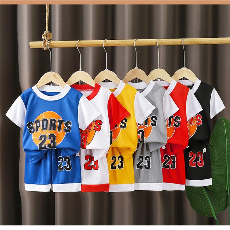 ชุด 2 ชิ้นสำหรับเด็กชายและเด็กหญิง, เสื้อผ้าเด็กใหม่, นุ่มสบาย, เป็นมิตรกับผิว, เสื้อพิมพ์ลายบาสเก็ตบอลน่ารัก, กีฬาระบายอากาศเย็นและระบายอากาศได้, ชุดแขนสั้นแห้งเร็ว