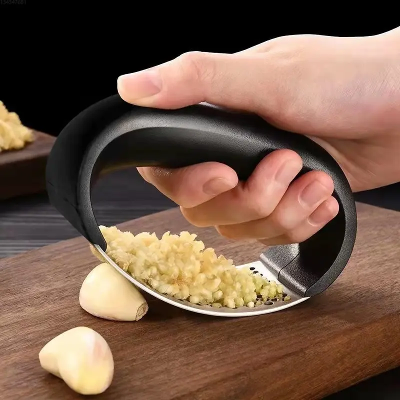 Manual Stainless Steel Garlic Presser Curved Garlic Grinding Slicer Chopper Stainless Steel Kitchen Fruit Mincer Peeler Traditional Utensils