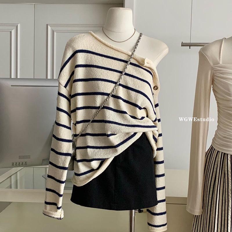 Hàng QC Loại 1 Áo Len Dài Rộng Áo Sweater Dệt Kim Kiểu Cài Khuy Trễ Vai Phối Kẻ Sọc Ngang Hot 2025 Camcloset - Women Nữ áo cộc