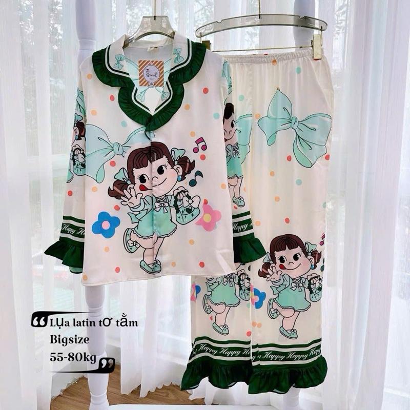 Size 60-75kg- Bigsize Bộ Lụa Latin Tơ Tằm Cao Cấp Cổ Bẻ Viền Bèo In Full Họa Tiết 5D Queen Tay Dài Quần Dài Mềm Mát Mặc Nhà Cao Cấp VIP207 Women Nữ Quần Ngủ Áo Voi Kem Voan Sen 0