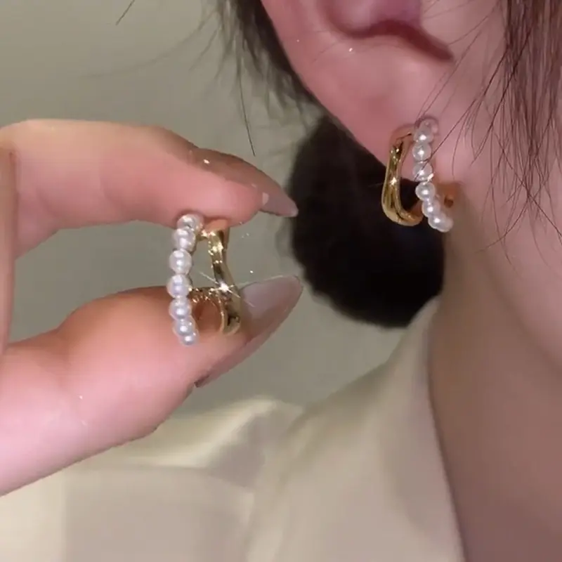 Khuyên tai dáng tròn phối hạt Thanh lịch 3
