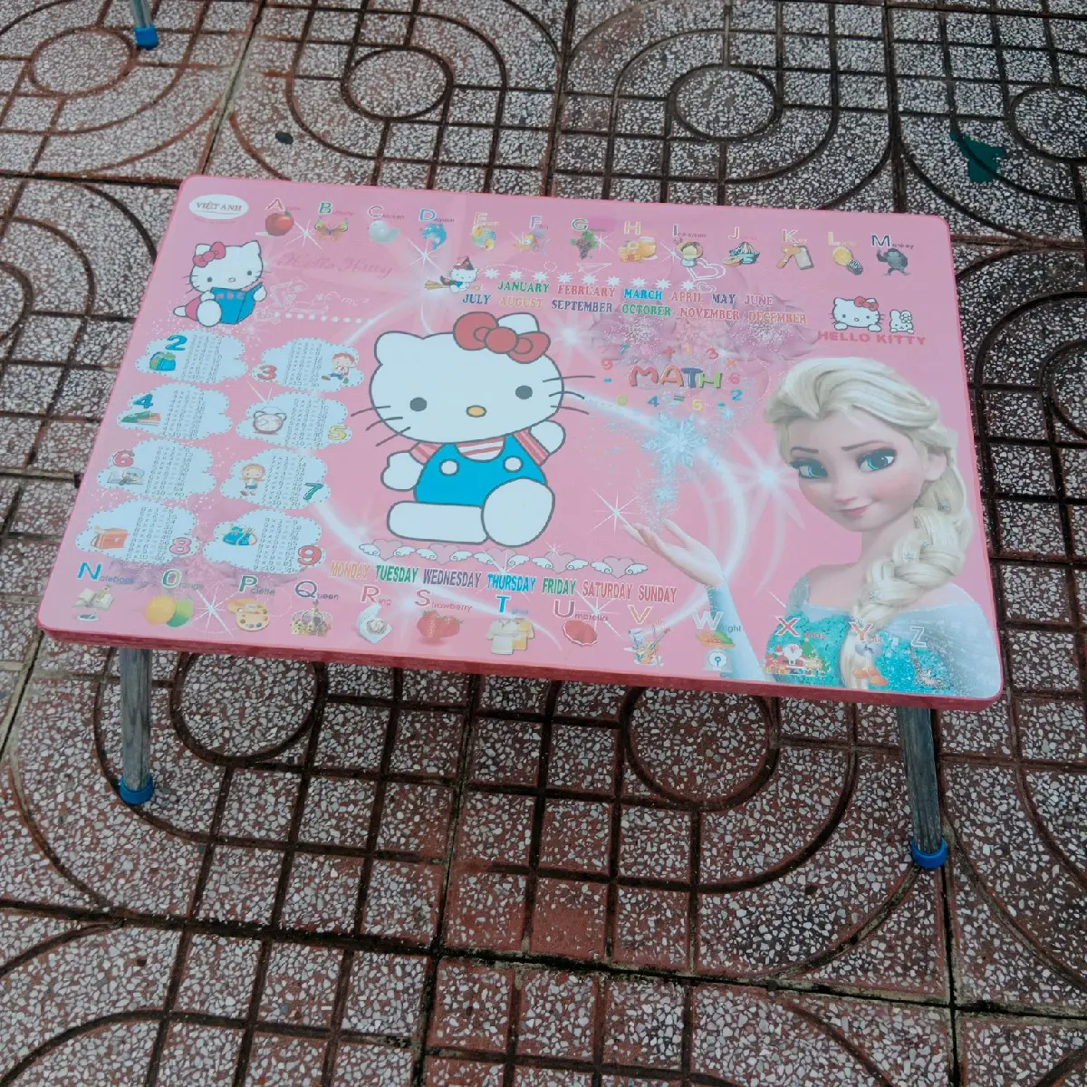 Bàn học sinh, sinh viên hình Hello Kitty kt 40x60cm