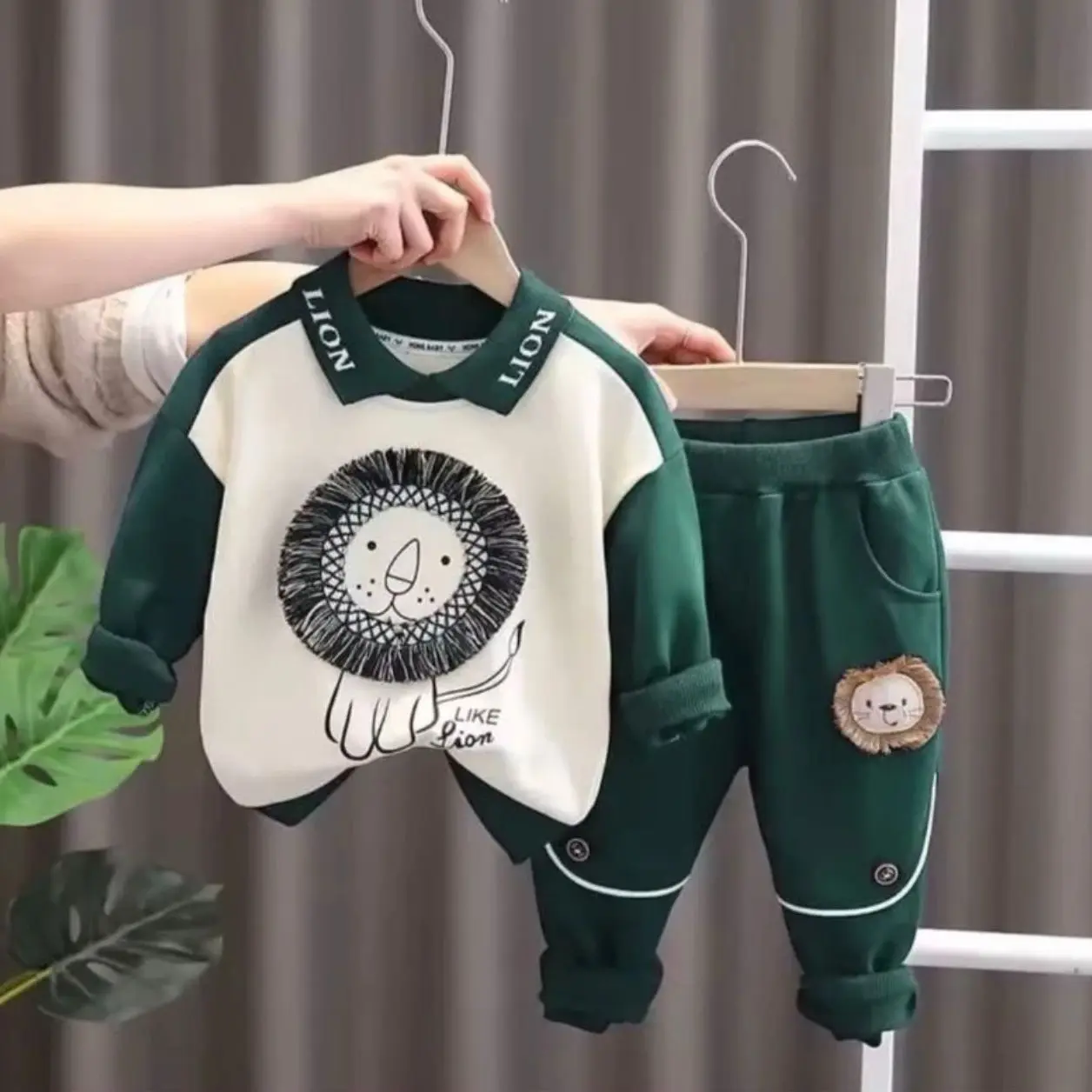 SETELAN SWEATER ANAK LENGAN PANJANG MOTIF LION TERBARU