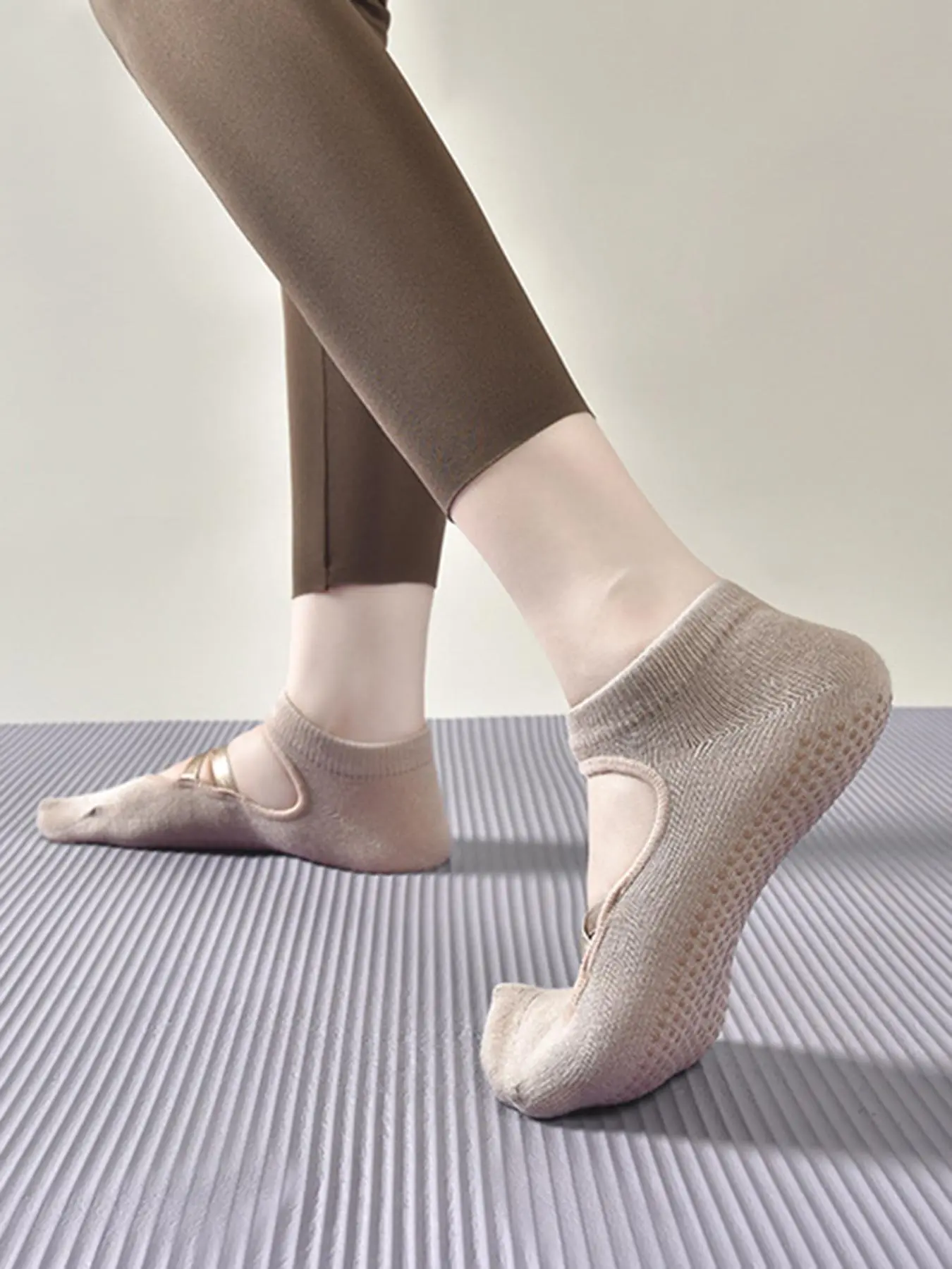 Women's Solid Color Non-slip Yoga Socks, Breathable Comfortable Cross Band Sports Socks, Women's Socks for Pilates, Dance, Yoga, Workout, Indoor Exercise