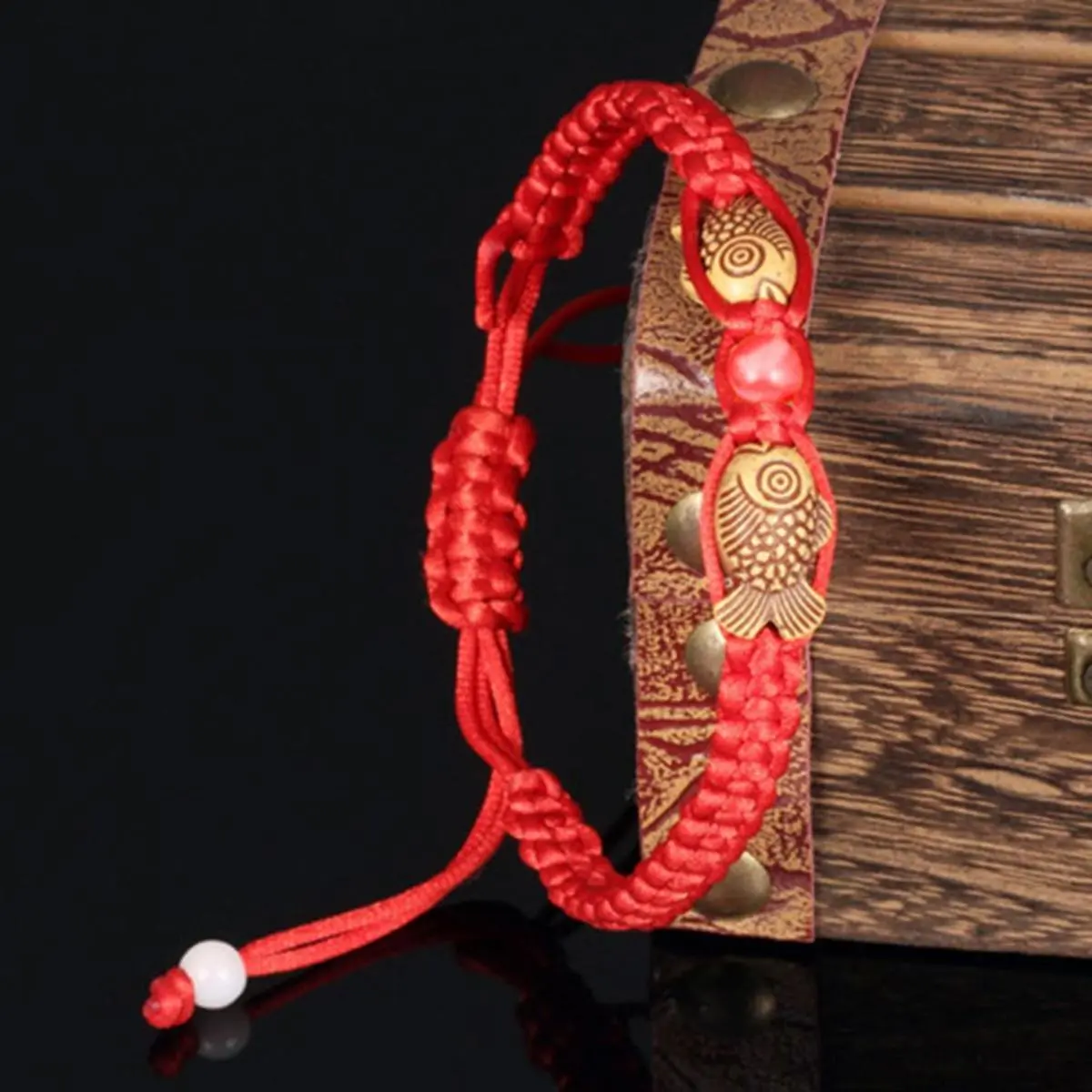 Hot Feng Shui Red String Lucky Wooden Twin Fish Charm Bracelet for Good Luck Wealth
