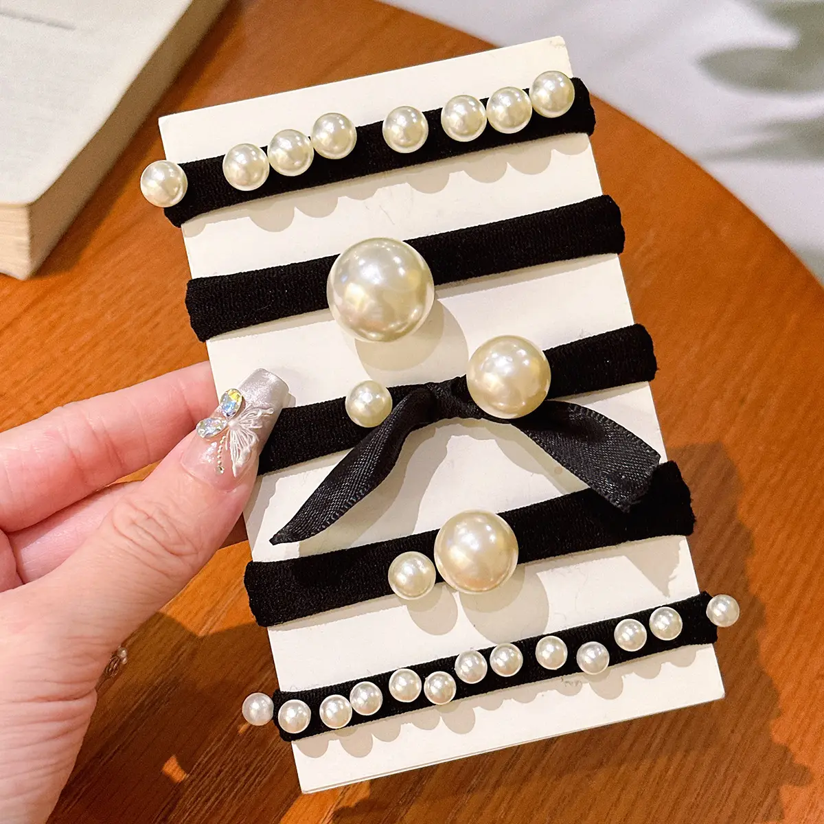 หน้าม้า ซีทรู.High-end Korean imitation pearl hair tie scrunchie. Durable with high elasticity. For high ponytails. Hair elastic for ladies. Hair accessory and hair rope.