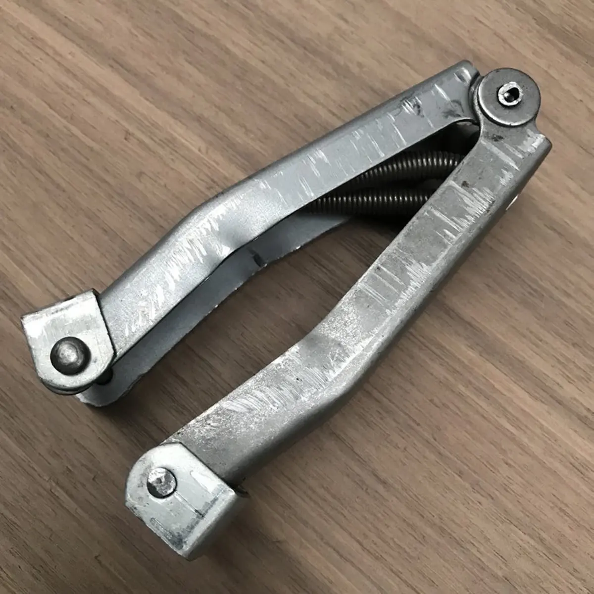 Phụ kiện bản lề gập chân bàn xếp gọn