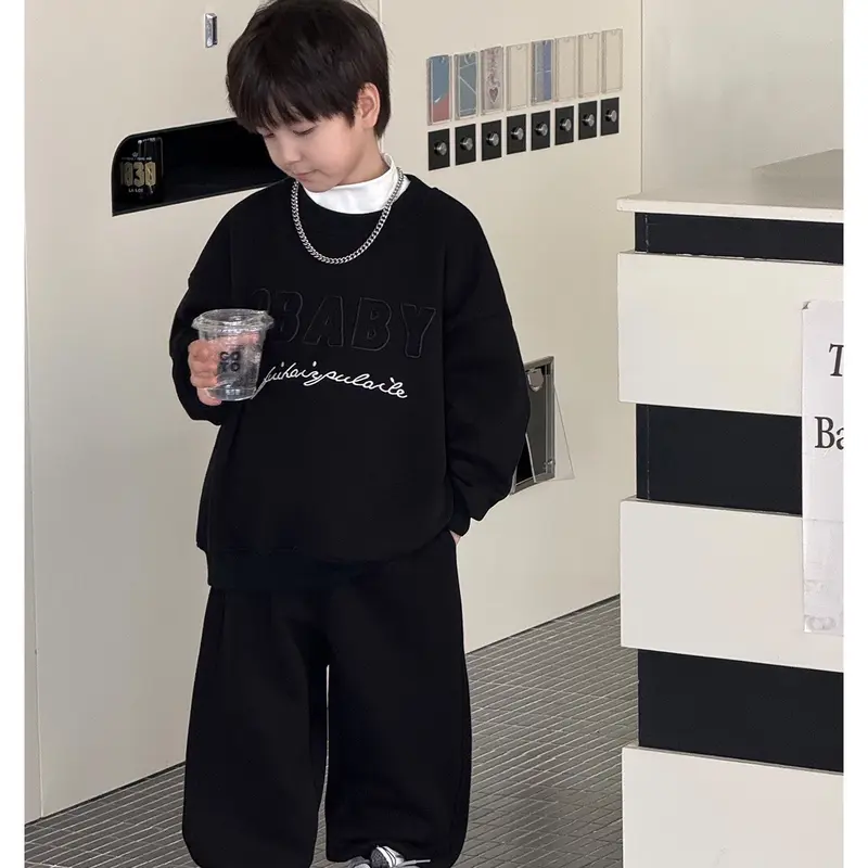 Set nỉ 2 màu đỏ/đen chữ thêu cá tính cho bé 5