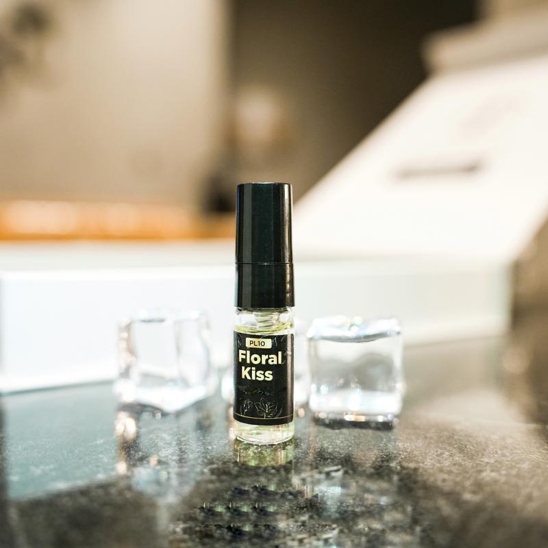 Nước Hoa Nữ PROLA Floral Kiss (V10) - Vial 3ml Dạng Xịt - Ngọt Ngào, Cuốn Hút Perfume Xịt Thơm