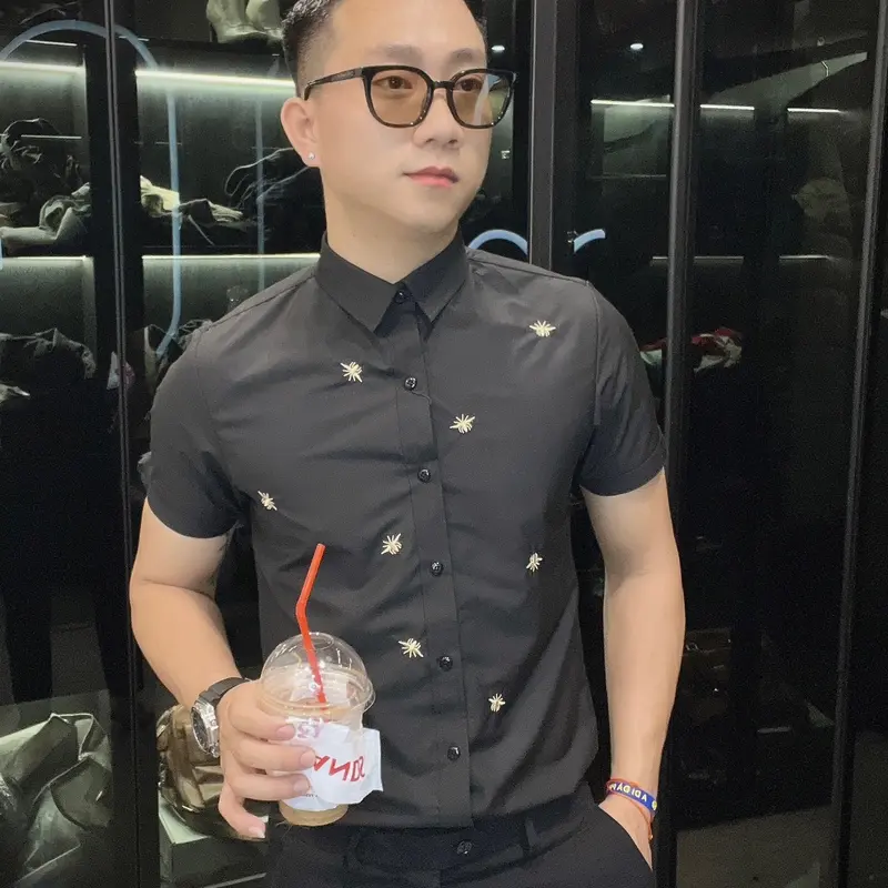 Sơ mi nam dài tay , somi nam cộc tay thân áo thêu ong chất liệu cotton nhaf dumiman Menswear sominam  dep 3