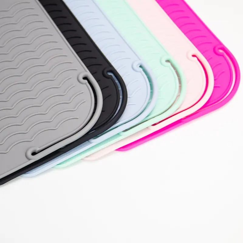 Portable Heatless Hair Straightening Iron Mat, Silicone Heat Resistant Hair Straightener Pad, Hair Styling Tool Accessories for Home & Travel 3