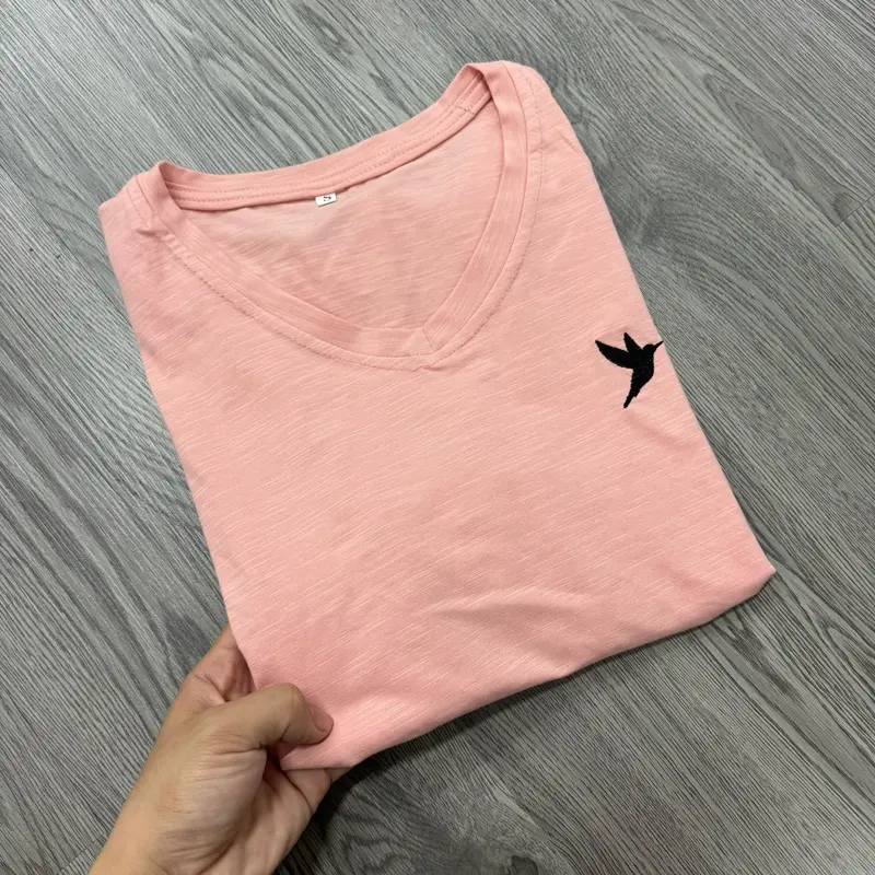 Áo phông nữ kiểu cổ tim thêu ngực chất cotton xước organic baby dư mềm mát, dễ chịu Women Thun Top Cổ Tim 7