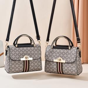 Women's handbag crossbody bag, large capacity with adjustable shoulder strap, patterned decoration, multi-layer partition, suitable for daily work and travel use