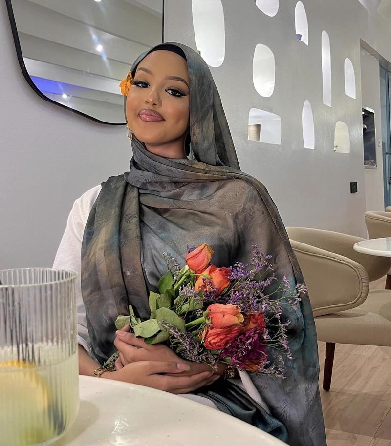 Product Introduction of Watercolor Floral Polyester Cotton Breathable Light Weight Soft Long Fashion Headscarf Single Sided Printing Muslim Hijabs Shawl 4