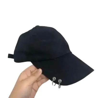 Mũ đen khoen lỗ Hàn Quốc hiphop