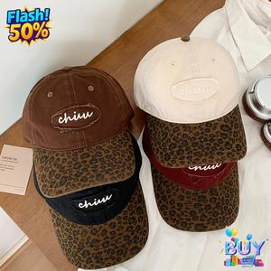 หมวกเบสบอล สไตล์เรโทรเกาหลี ลายเสือดาว สำหรับผู้หญิงและผู้ชาย สต็อกพร้อม หมวกกันแดดอเนกประสงค์สไตล์อเมริกัน บล็อกสี ป้องกันแสงแดด หมวกปากเป็ดกระชับสัดส่วน หน้า อินเทรนด์ เท่ สไตล์ขั้นสูง ดีไซน์สวย ปี 2025