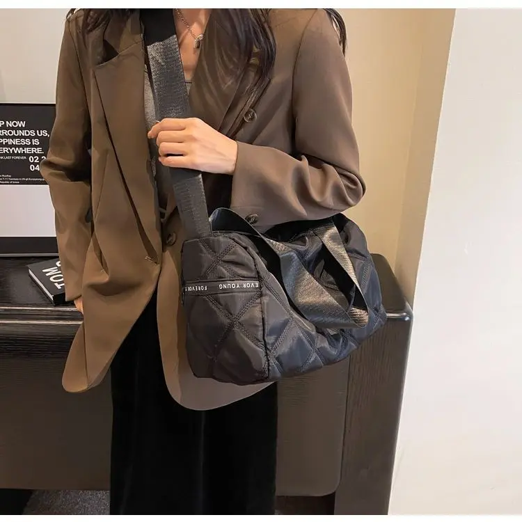 Large Capacity Casual Bag Women's Rhombus Sports Messenger Bag 2025 New All-Match Wide Shoulder Shoulder Bag for Commuting y2k  bag dagne  dover  bag magsafe  wallet larg r capacity bag moss  doomsling  bag bostan  ten  bag tiktok  bags canvas  bag clutch
