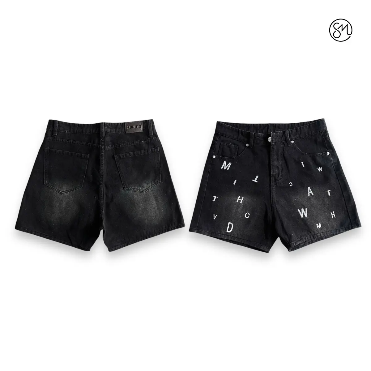 ALPHABET JEANS SHORT - Quần short jeans đùi thêu chữ cái form ống rộng.