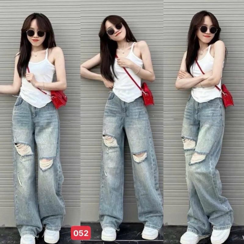 Quần Jean Nữ Ống Suông Màu Xanh Nhạt Thiết Kế Rách Gối Phong Cách Thời Trang Hottrend C052 0