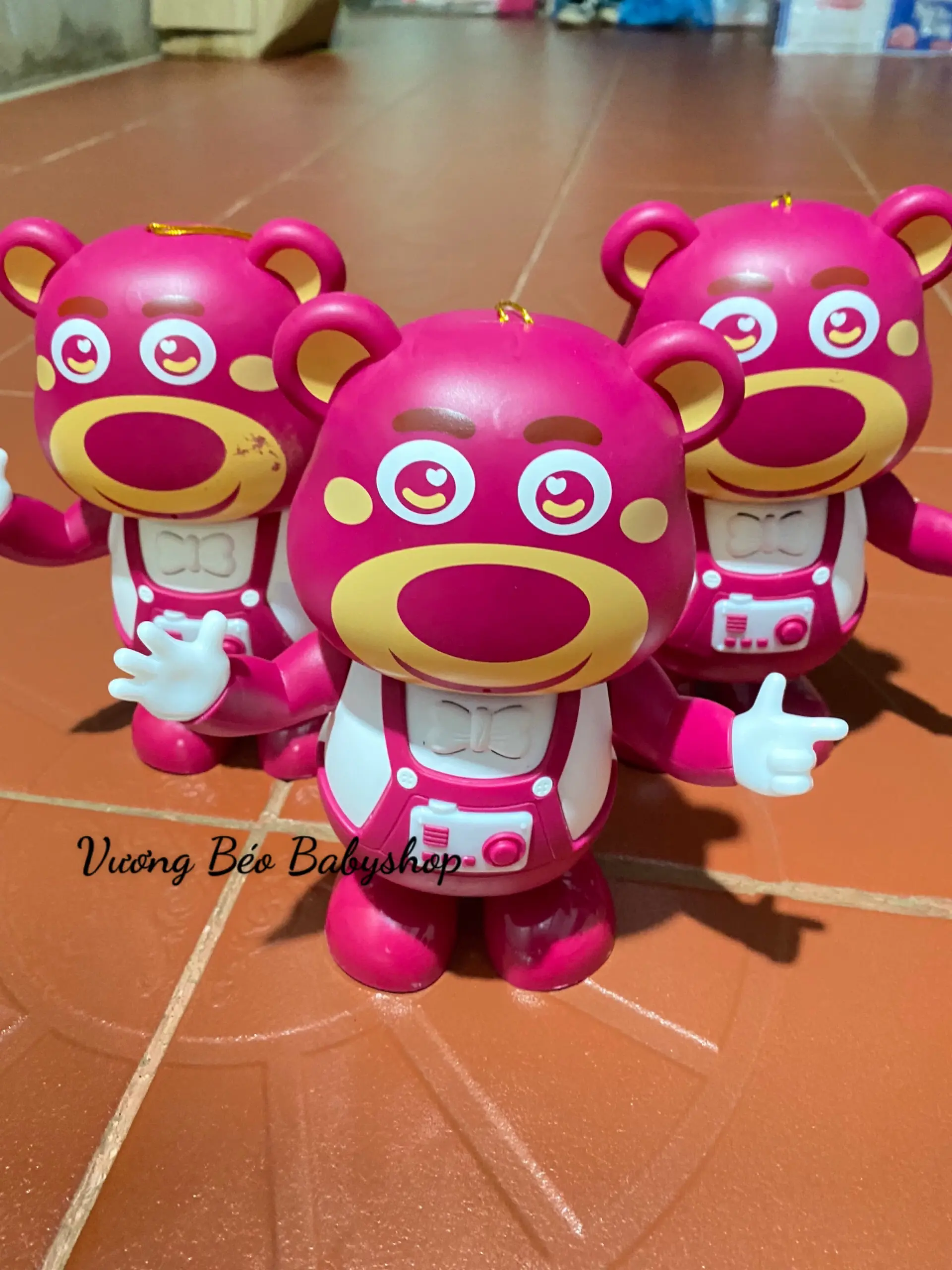 Lồng Đèn Trung Thu Gấu Dâu LOTSO Đi Vòng Tròn Có Nhạc Đèn cho Bé
