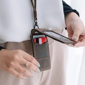 EGLS Sean Gantungan ID Card Premium Kulit Sapi Jenis Crazy Horse Tebal Solid Keren Double Flip Magnetik Slot Foto Tali Lanyard Kulit Terbaru Brown Tan Magnet Cokelat dengan 3 Slot Kartu dan Tali 43 cm