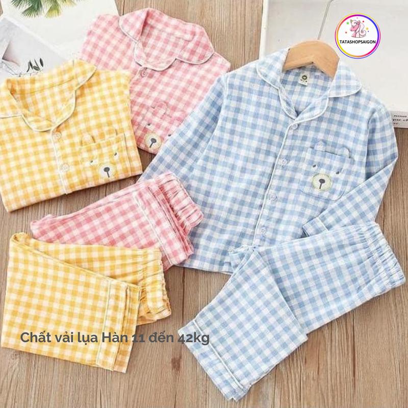 Bộ đồ ngủ piama tay dài caro thêu gấu dễ thương cho bé trai bé gái từ 11 đến 40kg 089