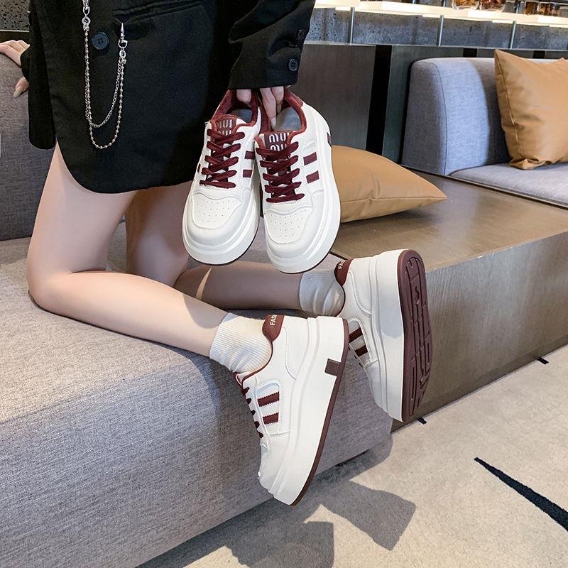 Product Introduction of Giày thể thao, sneaker nữ đế cao 4 phân phối sọc đế bánh mì, chất da PU phong cách năng động dễ phối đồ 15