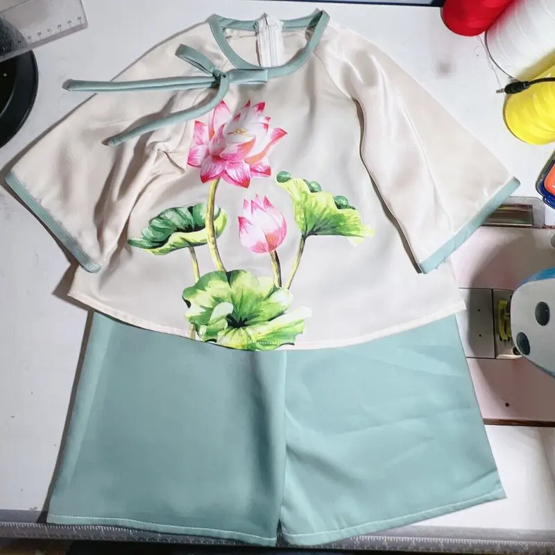 bộ đi chùa cho bé chất liệu lụa mềm(set gồm áo,quần và bờm cài) 0