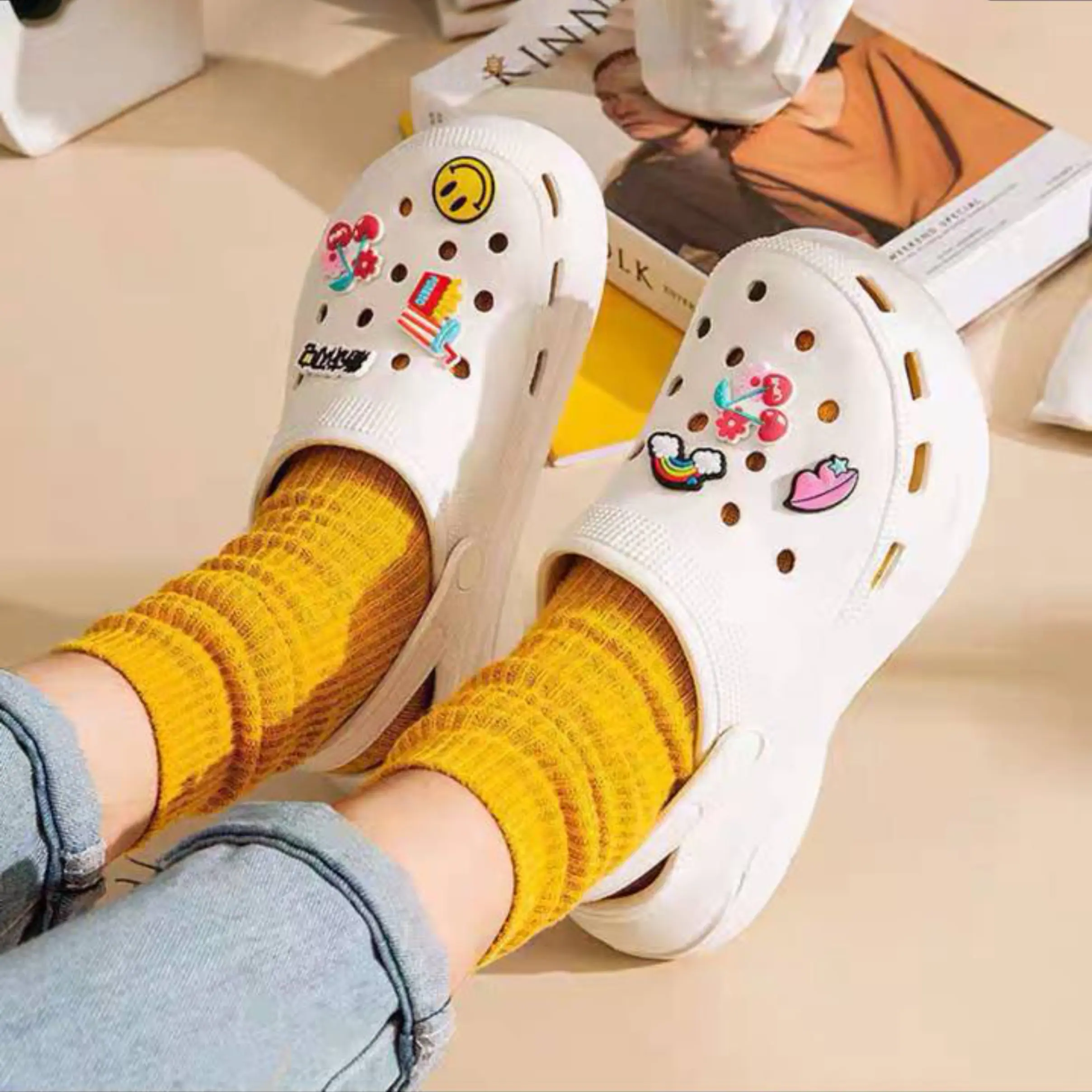 Limitless - Sendal Cewek Fuji Kekinian Stiker Karakter Lucu Sandal Selop Wanita Dewesa Casual Fashion Style Korean Karet Shoes