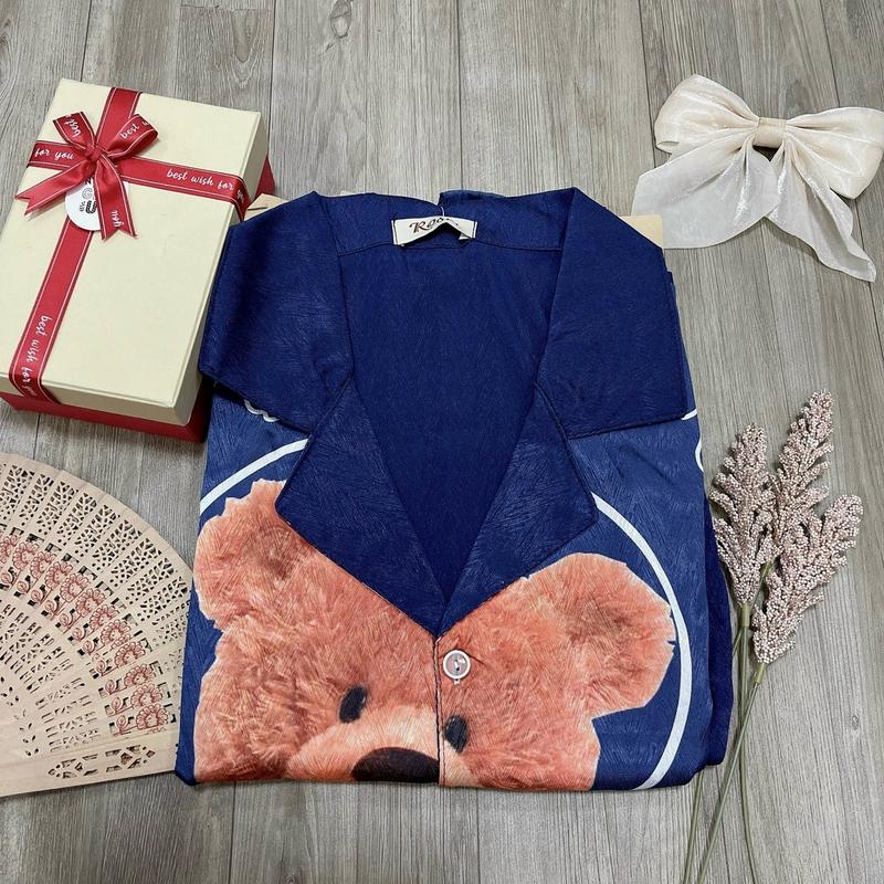 Product Introduction of Đồ Bộ Pijama Lửng Lụa Xước Hình Gấu Và Cô Gái Mau Mới 6 Màu Sắc Tay Ngắn Freesize 40-58Kg &Bigsize 60-75Kg Women 3