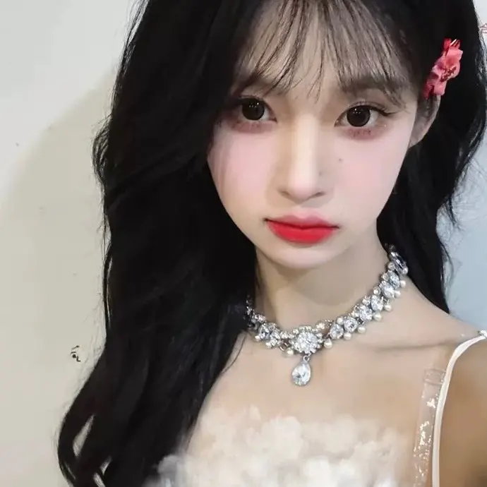 Vòng cổ/choker đính đá hình giọt nước thời trang, làm nổi bật thêm vẻ đẹp của nàng
