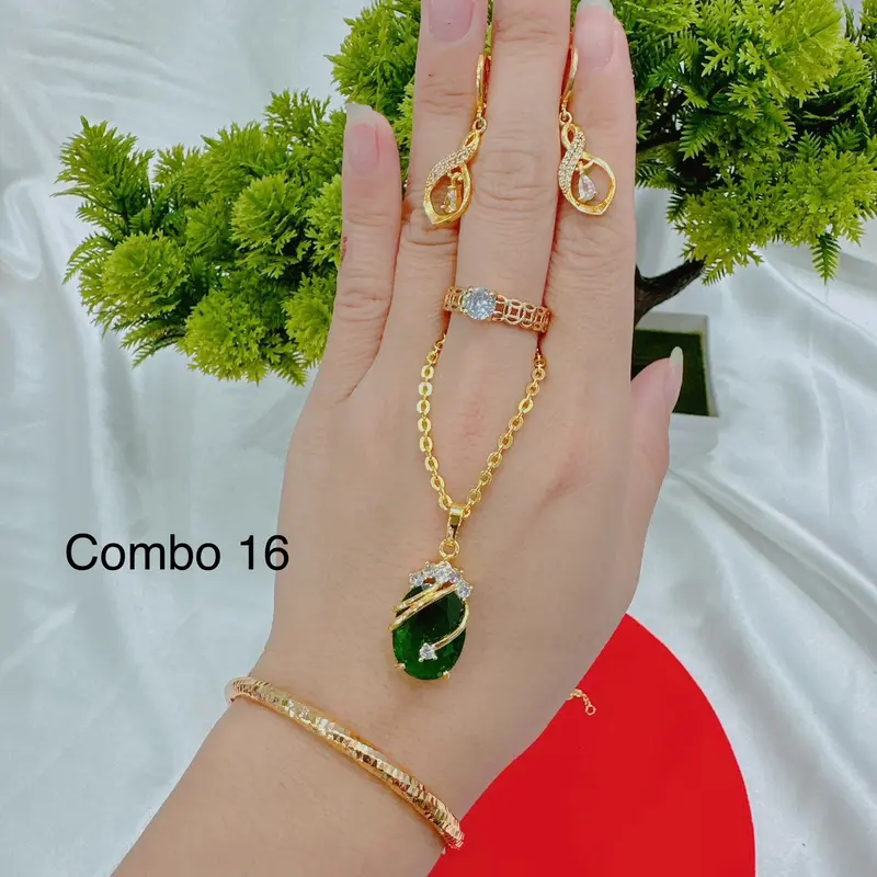 Bộ dây chuyền 4 món dây lắc nhẫn và bông tai( phụ nữ) Cao Su 4