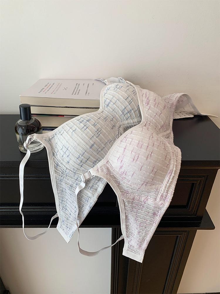 Product Introduction of Sweet girl textured underwear without steel rings and thin small breasts gathered together for junior and senior high school students' comfortable breathable bra 9