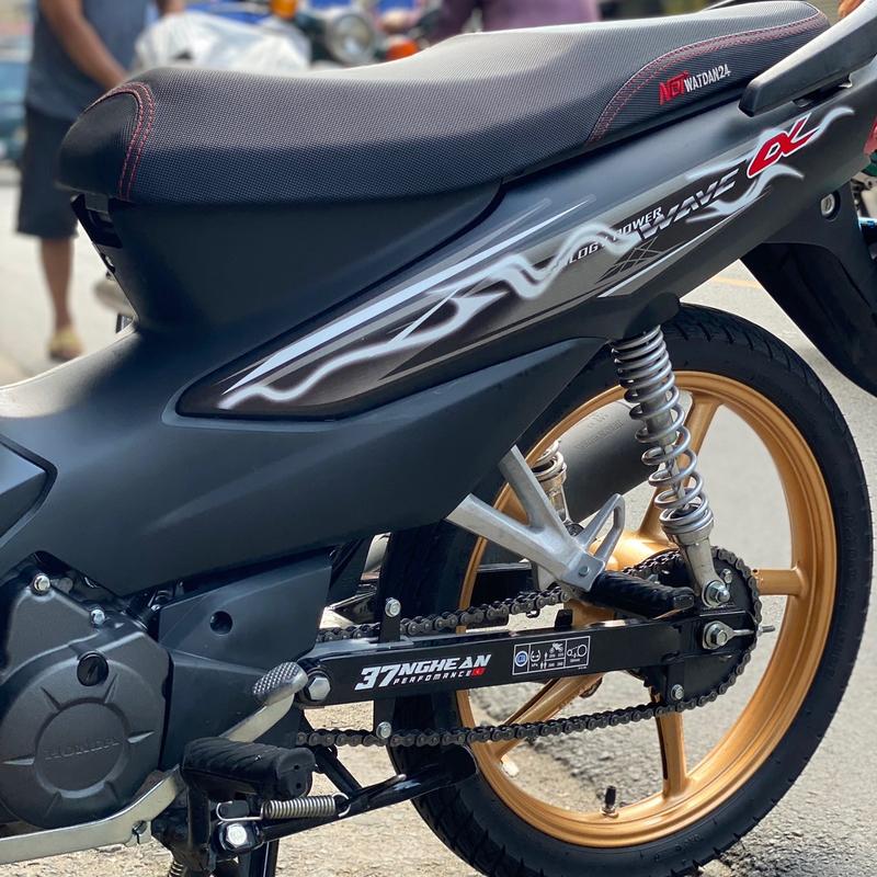  Decal hoa văn lửa dán cho xe wave a đen bạc ép nhám đẹp ,Nhãn Dán Tem tem  xe wave 110 đen nhám 