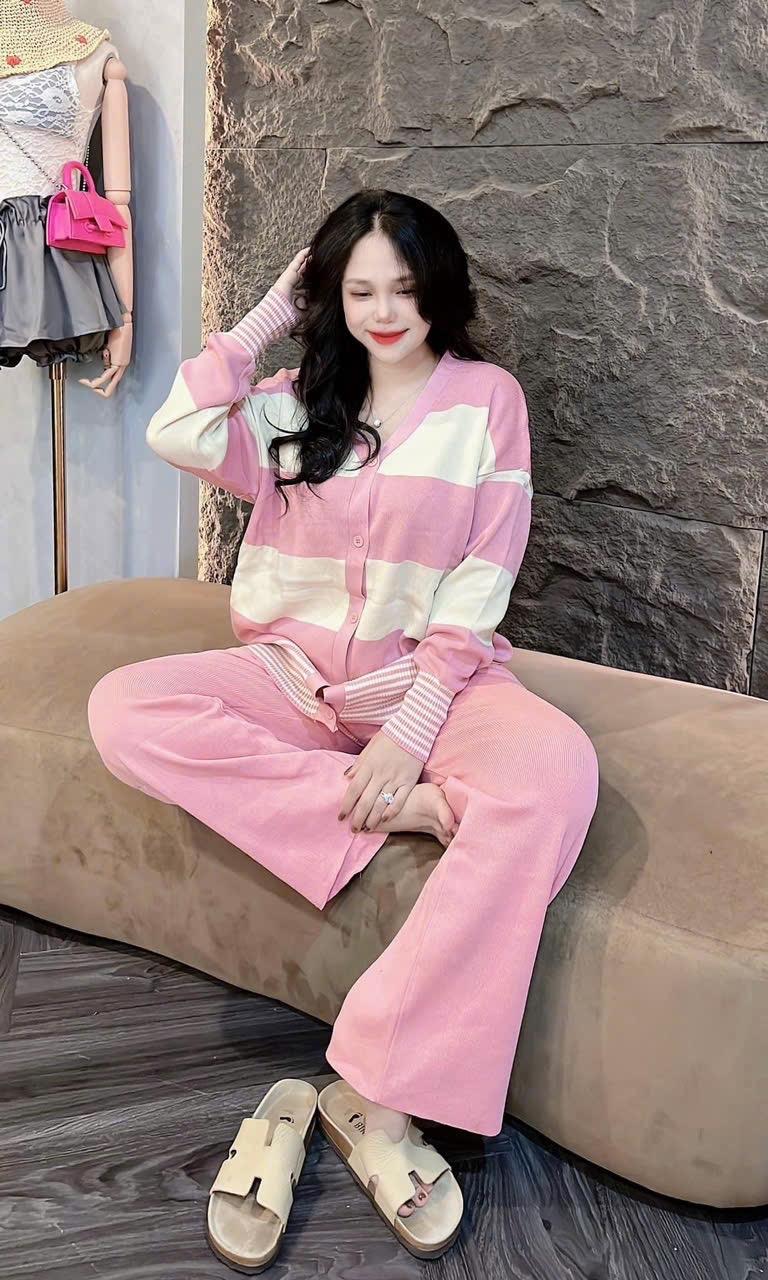 Product Introduction of Set bộ thun tăm tay dài gài nút cổ v màu ô vuông kèm quần ống suông rộng 9