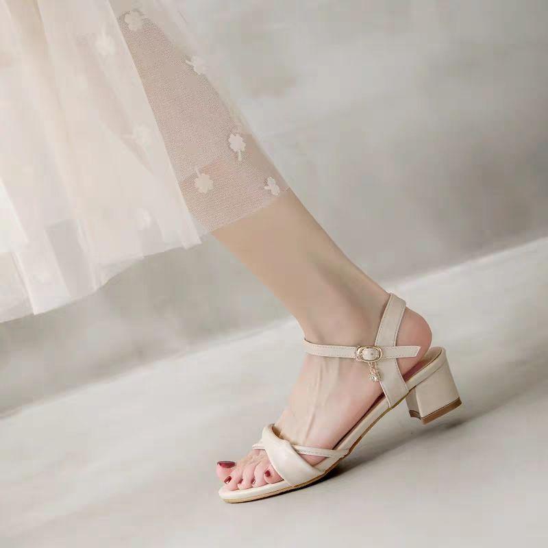 Product Introduction of Sandal Wanita, 2025 Ketibaan Baru, Gaya Musim Panas, Serba guna, Sesuai untuk Pelajar, Tumit Pertengahan, Tumit Chunky, dengan Gaya Gesper, Kasut Pakaian 28