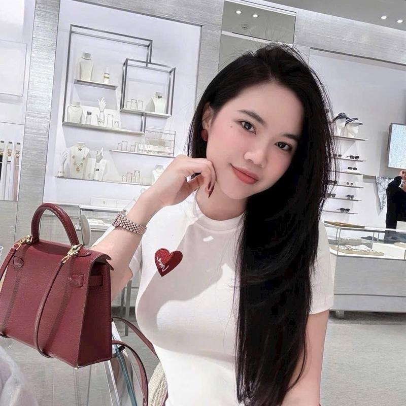 Áo thun nữ cổ tròn tay ngắn thêu logo trái tim, from tôn dáng chất cotton mềm mịn Women 1