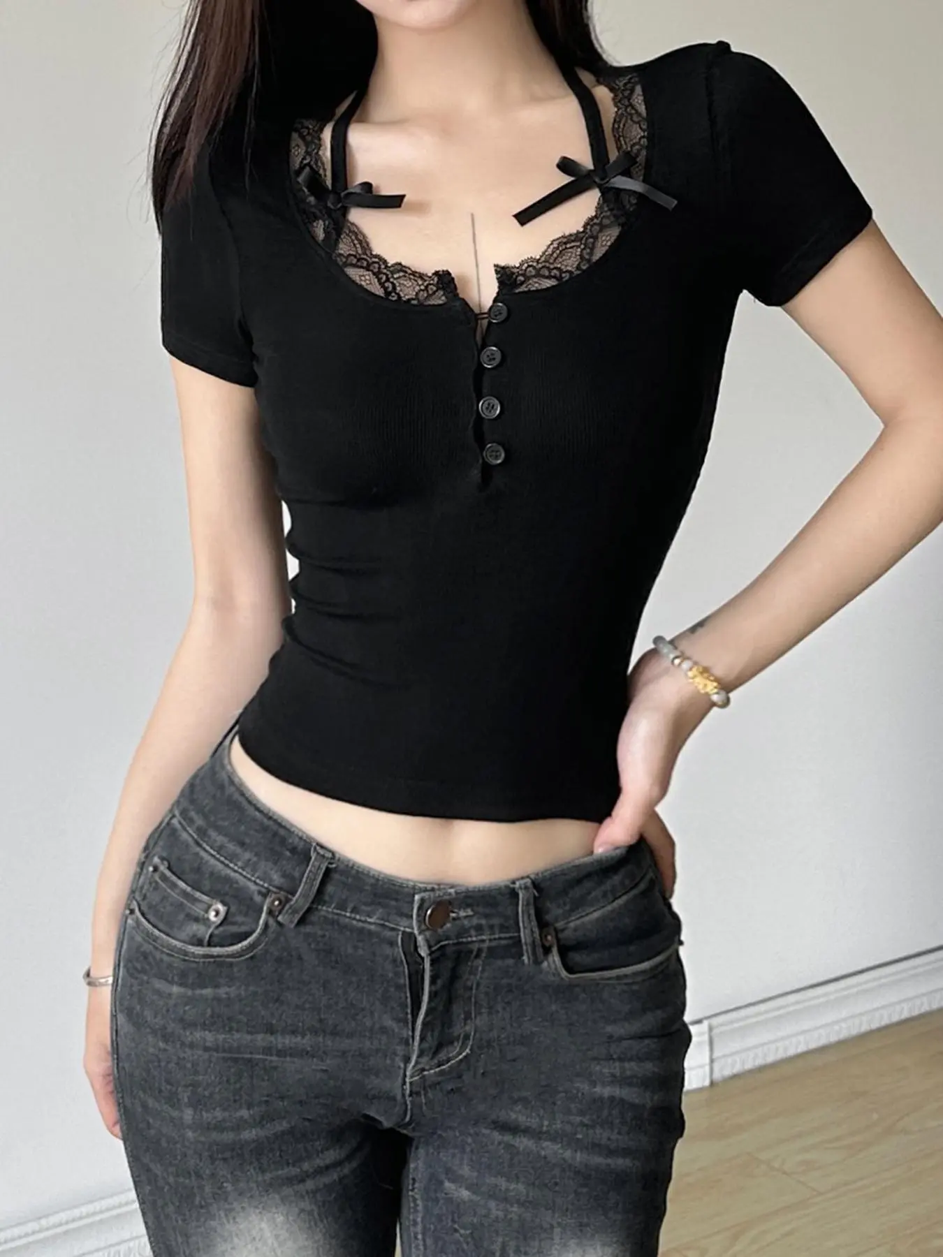 Women's Contrast Lace Button Front Crop Tee, Casual Bow Decor Short Sleeve U Neck T-shirt for Summer, Ladies Clothes for Daily Wear