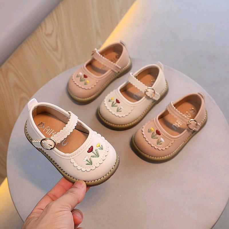 Giày búp bê da PU mềm thêu hoa nhí-Giày búp bê cho bé tập quai ngang tiện lợi 505 Jean