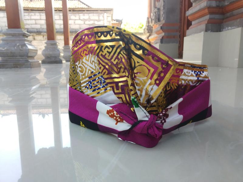 Udeng Jadi Hiasan Kepala Motif Kotak Kotak Udeng Topi Bali Souvenir Atribut Adat Khas Bali Abu Biru 1