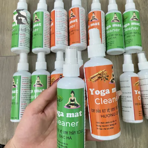 Tinh dầu vệ sinh thảm yoga, dung dịch vệ sinh thảm tập yoga, nước lau thảm yoga dung tích 100ml Làm Sạch 0