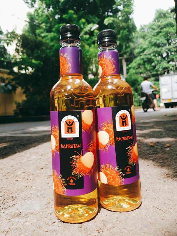 Siro/ Syrup Hestia Vị Chôm chôm chai 750ml - LÀM TRÀ SỮA CHÔM ĐỈNH CHÓP MÙA HÈ