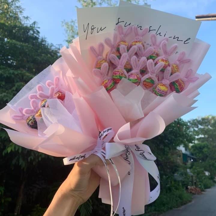 Bó hoa kẹo Mút Tai Thỏ Siêu Cute dễ thương