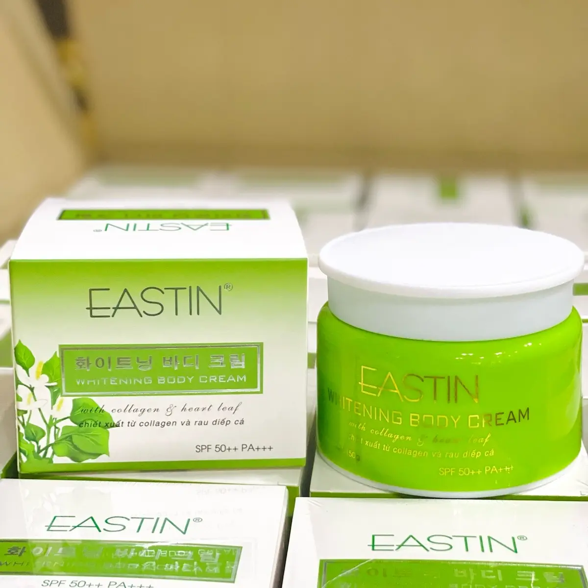 ￼Kem EASTIN Body Dưỡng Trắng Da Toàn Thân COLLAGEN RAU DIẾP CÁ 150g