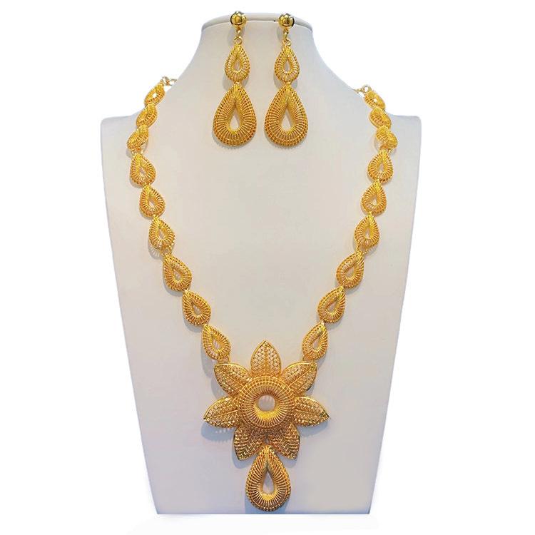 Product Introduction of Dubai Gold-Plated Flower and Water Chestnut Shape Pendant Necklace and Earrings Two-Piece Set Elegant Bride Jewelry Set 1