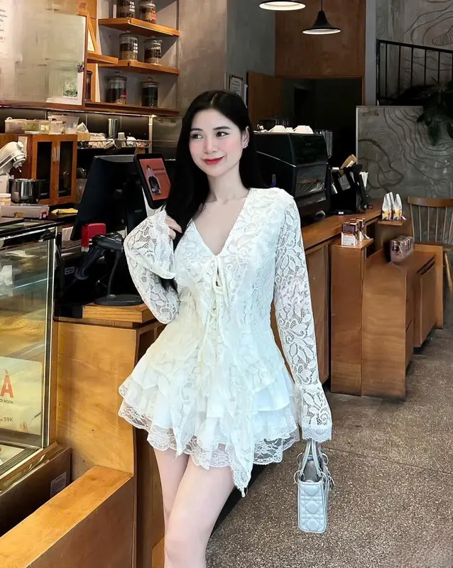 Sét đồ nữ chất ren tay dài cổ V kèm chân váy ngắn xòe xinh xắn sang chảnh 1
