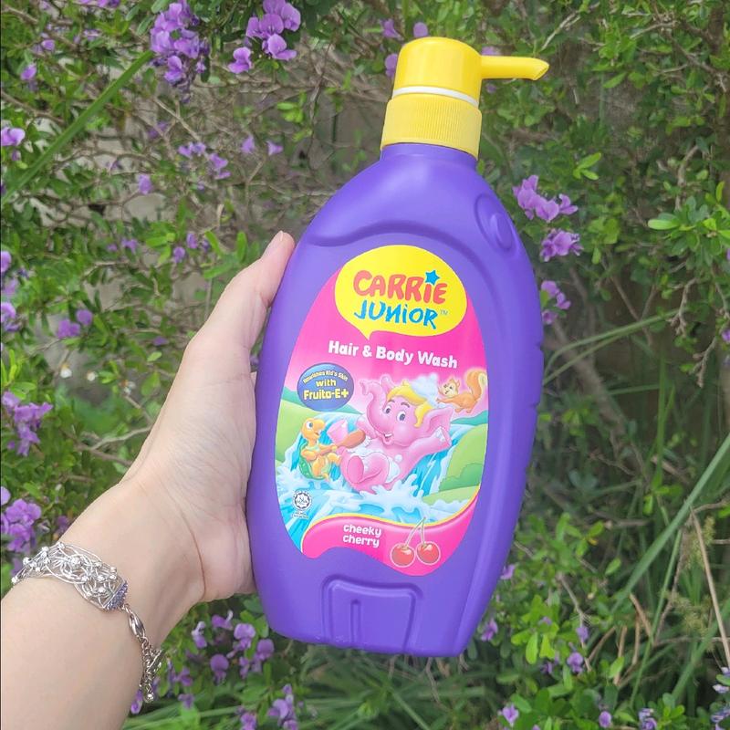 Sữa Tắm Gội cho bé Carrie Junior hương trái cây thiên nhiên Cheeky Cherry 700ml