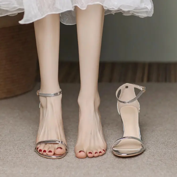 Giày cao gót quai mảnh gót nhọn bít hậu thời trang sang chảnh Luvia 110CG (Giày form rộng, chân mỏng lùi size) 3