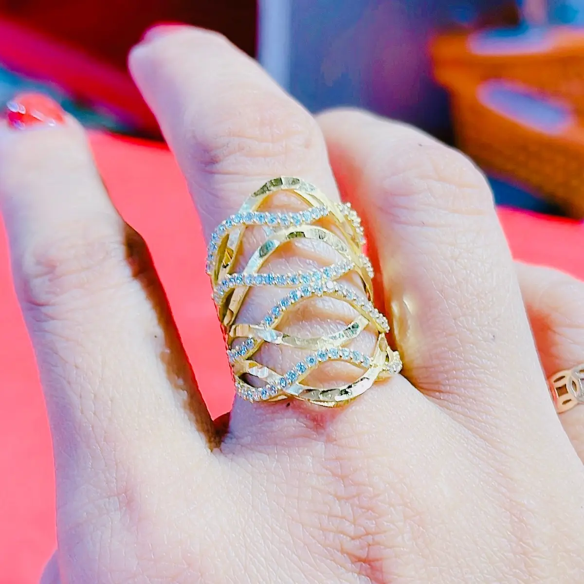 Nhẫn kiểu hình lưới đan sen thiết kế cho nữ